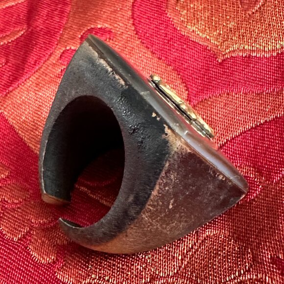 Vintage Polished Mother of Pearl Ring on Hardwood  - Size 9 with open back - Picture 3 of 5